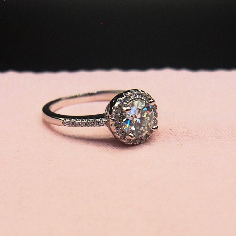 Beautiful GRA Certified Halo 1.00Ctw Moissanite Bridal Ring 18k White Gold - Picture 4 of 8